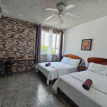 La Zona Hostel San Salvador Room photo